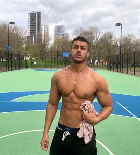 Diego Barros Is the Only Male Adult Star with 1 Mill Twitter。